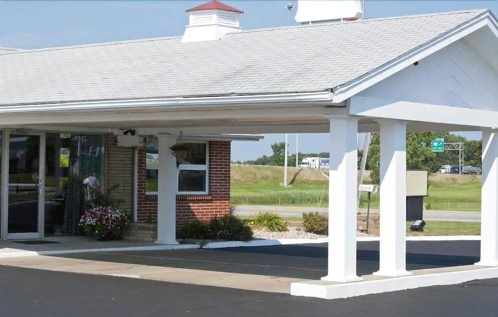Days Inn By Wyndham Wauseon Exterior photo