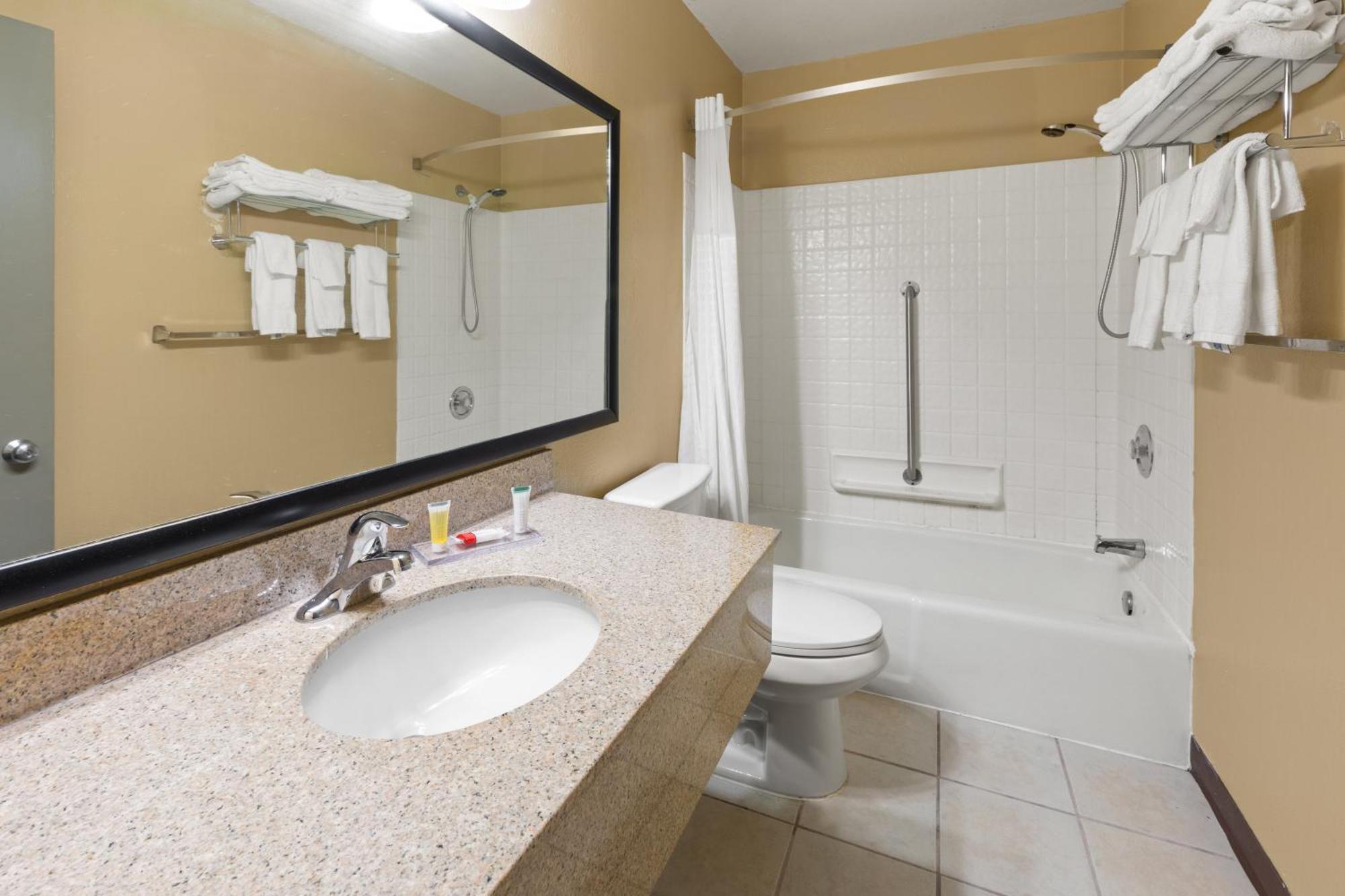 Days Inn By Wyndham Wauseon Exterior photo